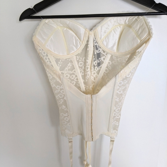 Lace Bustier - Picture 3 of 4